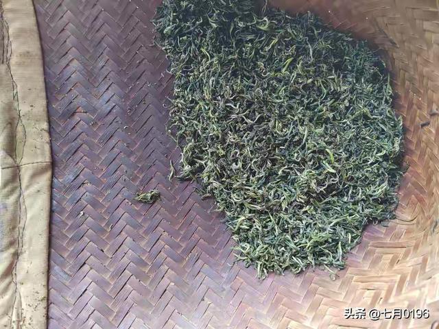 采一篮茶叶，炒一锅清茶，品一品茶香