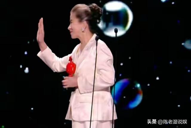 陪玩陪睡只是冰山一角，认干爹，舔手指，拜高踩低，实在荒唐！