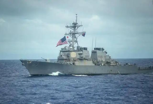 日本右翼终于闭嘴了！解放军给美军前所未有的待遇，把高市看懵了