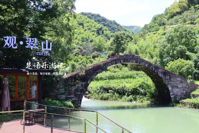 浙江宁波这两处银杏赏地比邻而居，又进入最佳观赏季，拍照很出片