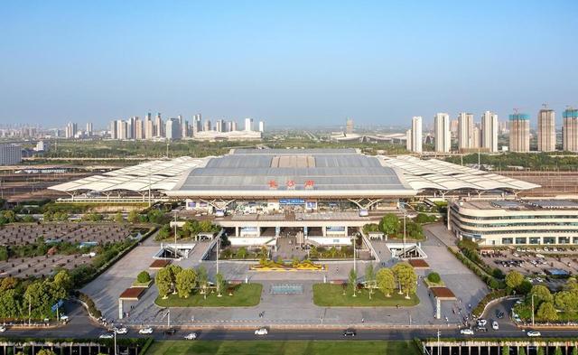 重庆和长沙这两大网红城市，哪个更好玩，实话实说差距还是比较大