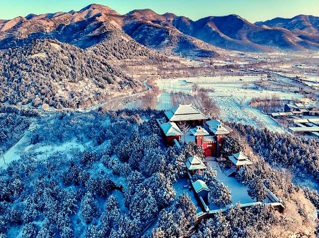 比香山更壮观！央视都来打卡，这片枫叶林美成火焰山，停车还免费