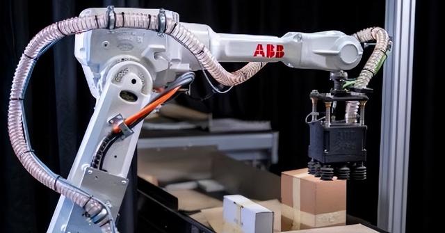 软银补全AI闭环！从ARM到ABB，孙正义的“物理AI”帝国成型？