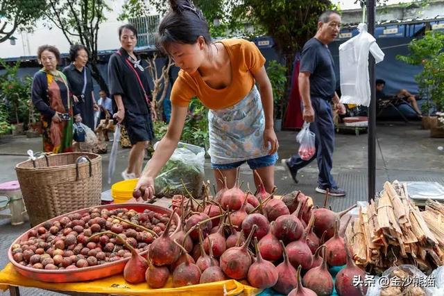 德宏芒市:一眼,醉入民族风与佛塔影