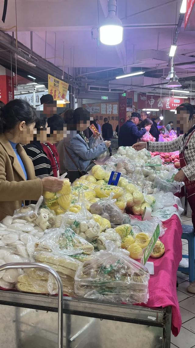 轨道直达的赶场地!地方超大,东西多,买菜这些超方便