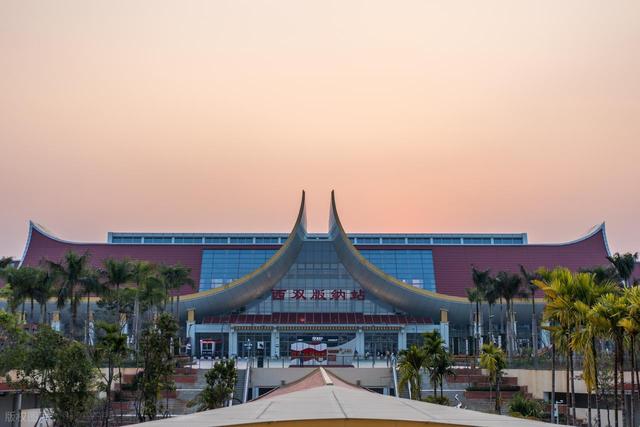 广东阳江和云南西双版纳哪里更适合老年人过冬旅居？