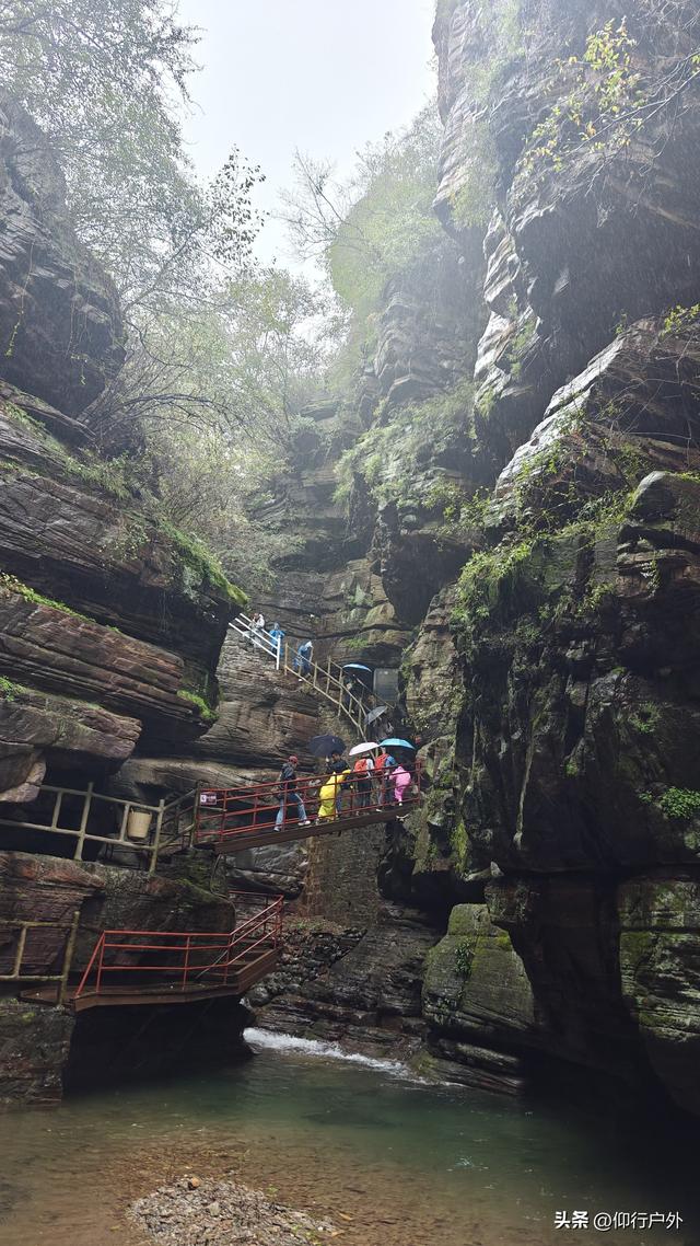 南太行D5万仙山景区郭亮村挂壁公路
