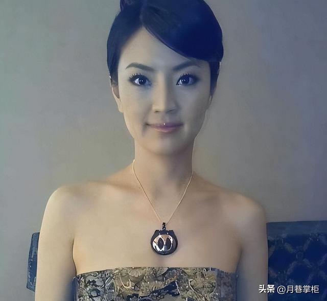 和撒贝宁同居四年，却转身投入富豪怀抱，没想到如今竟沦落至此