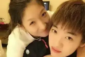 盘点国乒四对"闺蜜"：李晓霞爆料陈梦屁股大，张怡宁丁宁亦师亦友图片