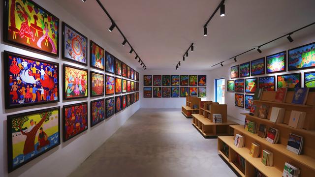 多年来，一批又一批绍兴人前赴后继，走进了这座大漠小城……