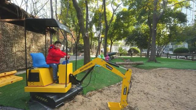 硚口区“就地取材”激活小微空间 育苗基地变身“森系”游园 市中心就能畅快体验：森林溯溪 + 露营 + RC越野