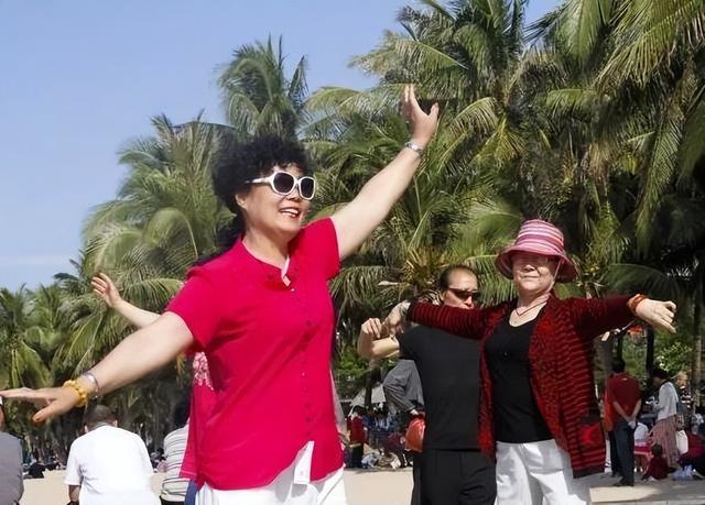 三亚地位不保？东北人悄悄换目的地，一去西双版纳就不想回来了