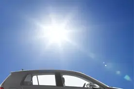 夏天到了，你的车辆正在遭遇阳光的摧残，但可能你并不知道图片