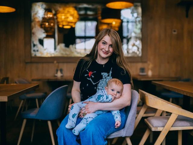 战火中的乌克兰女性！筹款参军两不误	，家国责任一肩挑