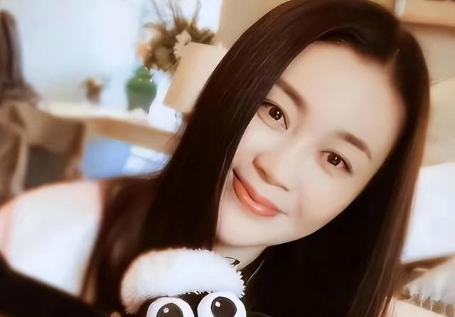 假戏真做？赵本山“御用老伴”关婷娜至今未嫁未育，已经步入中年
