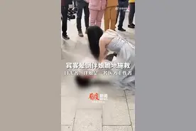 最美伴娘！宾客晕倒伴娘跪地紧急施救图片