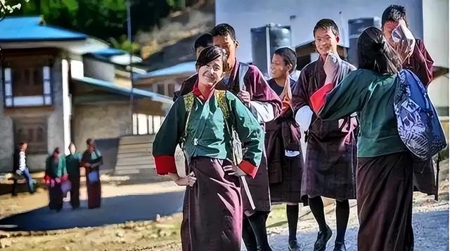 这个一妻多夫制的民族，晚上怎么过？女人直言：没有幸福可言