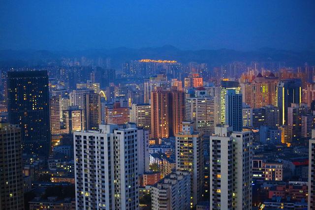 兰州兰山公园，等一场照亮金城的暮色，是欣赏城市美景的好去处