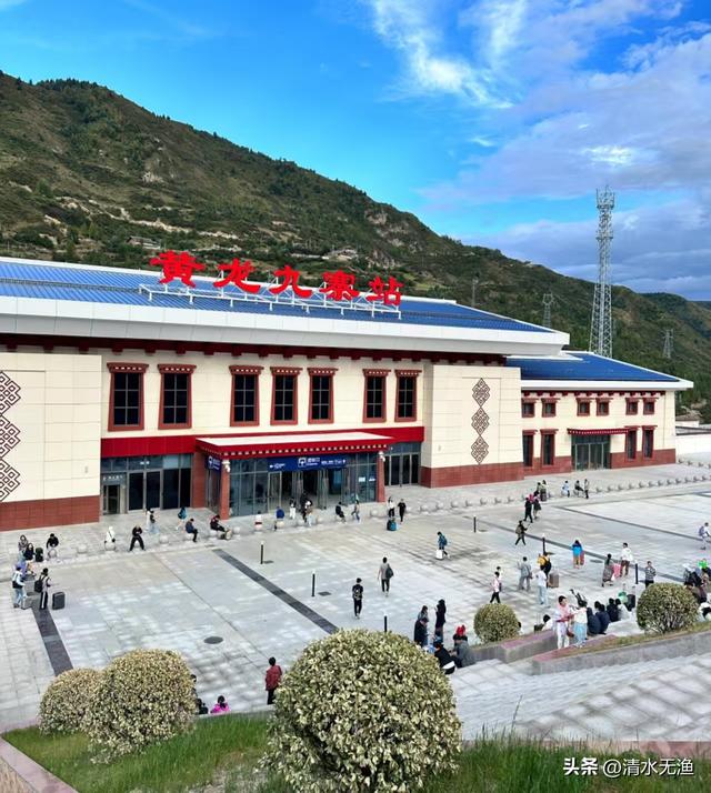 不黑不吹，九寨沟就是5A景区天花板，除了门票贵点，没啥缺点了！