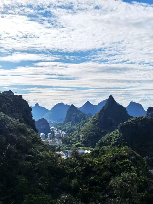 桂林：登峰尽赏满城秋！