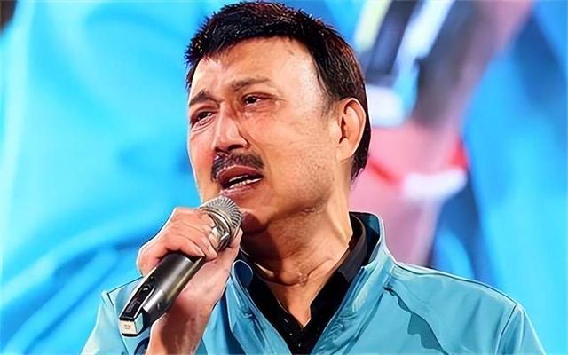 从歌王沦为“台独”的他，赔光家产还欠下百万债务，如今晚年凄凉