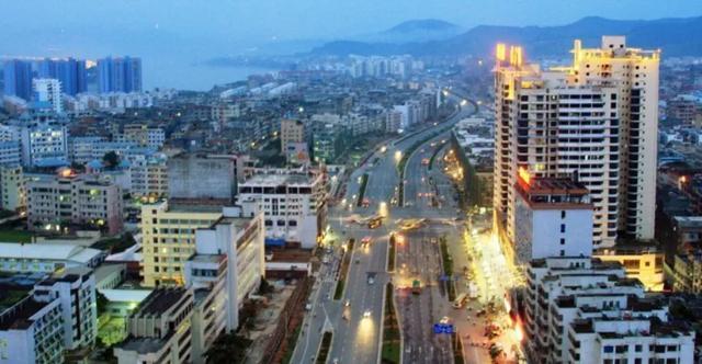 北有青秀山,南有五象岭,如今这里的变化太大了!