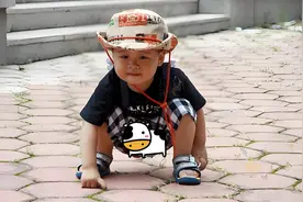 从小穿“尿不湿”和“开裆裤”的孩子，不用18年，差距越来越大图片