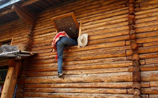 真正的女儿国：男不娶女不嫁，相中就晚上爬窗户，孩子扔给舅舅养