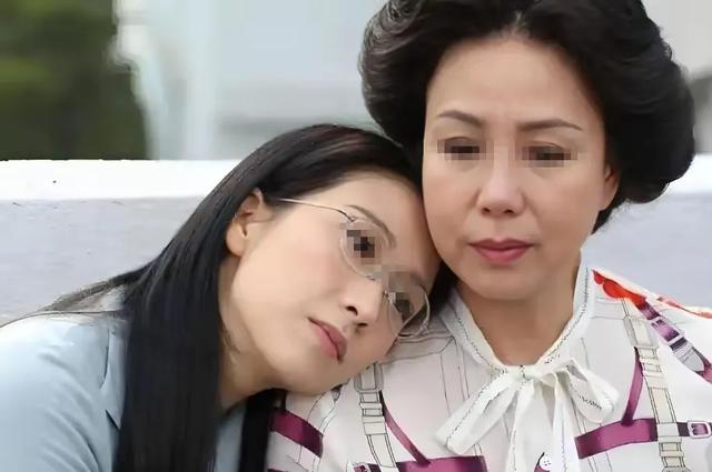 退休金一万三，好心帮女儿带娃，意外看到女婿的朋友圈，果断离开