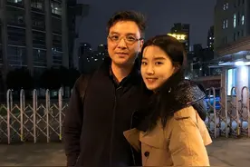 卢昱晓爸爸的学历公开，医学背景强大，女儿还没出生就知道性别了图片