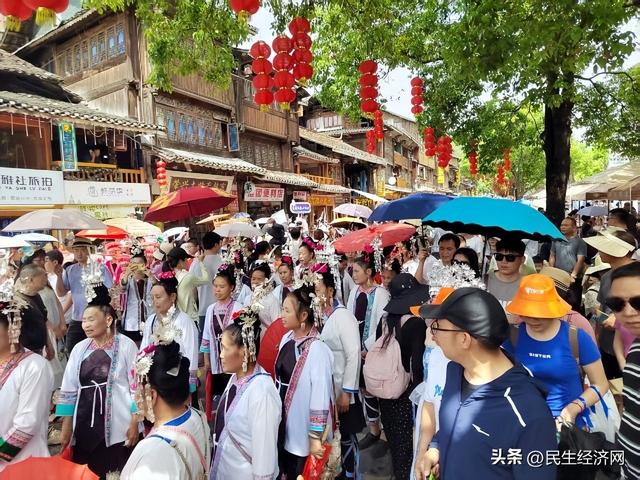 八方游客黎平肇兴侗寨共七夕千年浪漫鹊桥会