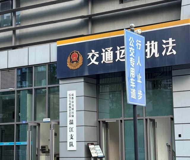 温江图书馆：寻门之困与公共设施的思考