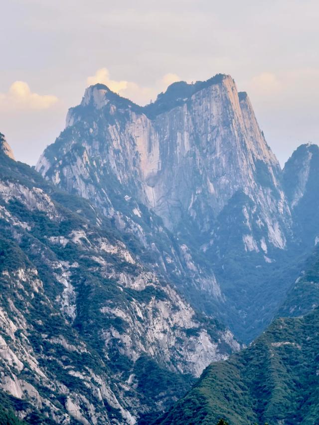 华山脚下(华阴市一河两岸生态廊道)