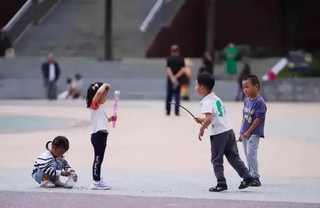 重磅来袭！国家终于正式出手了，不生孩子的时代要结束了