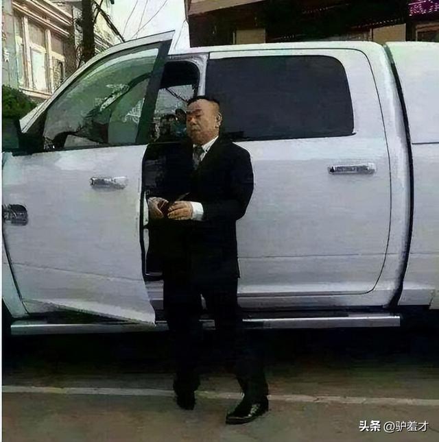 钱再多有什么用？68岁上亿身家的潘长江，还是要为42岁女儿操碎心