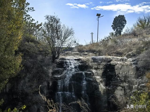 龙洞胜境尤奇崛