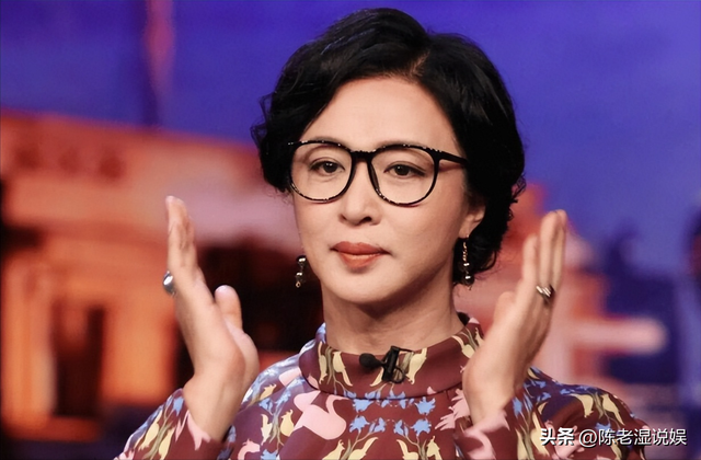 逃到国外半年多，58岁金星近照曝光，终究还是把自己活成了笑话