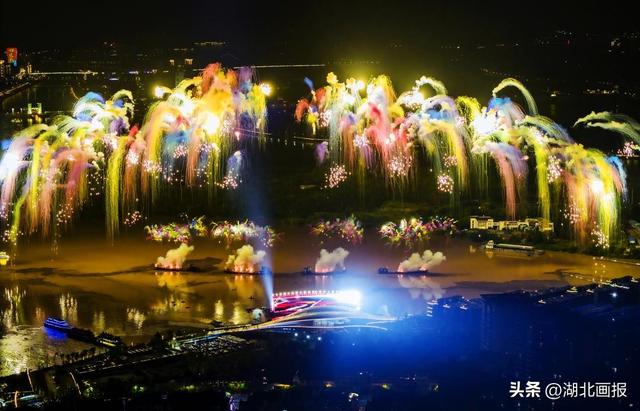 回看第十六届中国长江三峡国际旅游节开幕式上的精彩瞬间