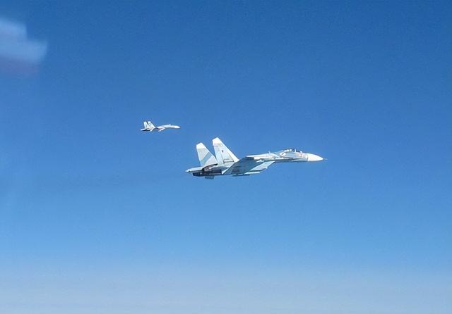 特朗普重兵包围伊朗	，普京通告全球：敢动就出手！中方也有所动作