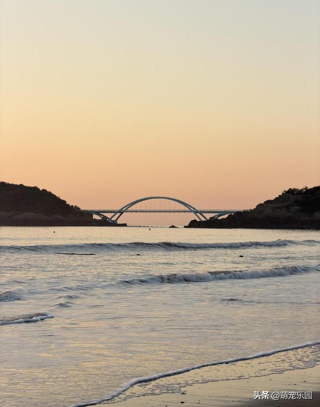 清晨闹钟响了别赖床，东沙海滨日出震撼，大青山露营太治愈