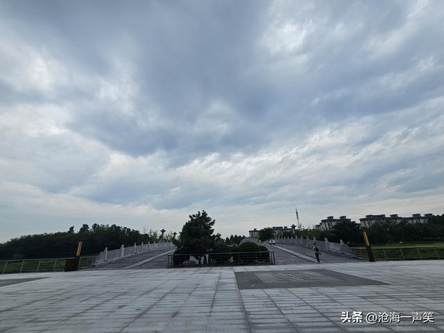 苑陵故城，古人已远去，人无再少年，珍惜眼前人，永结同心锁