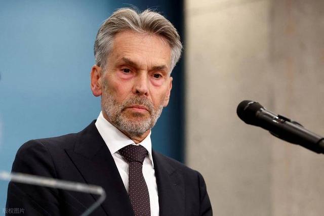 特朗普甩锅，欧洲扩军梦碎稀土！中国稀土一断，武器瞬间变废铁！