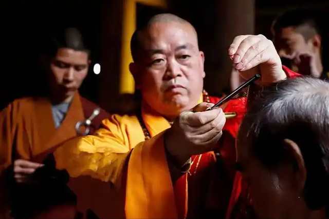 释永信落网第8天，“如来佛祖”饰演者朱龙广逝世，李连杰没说错
