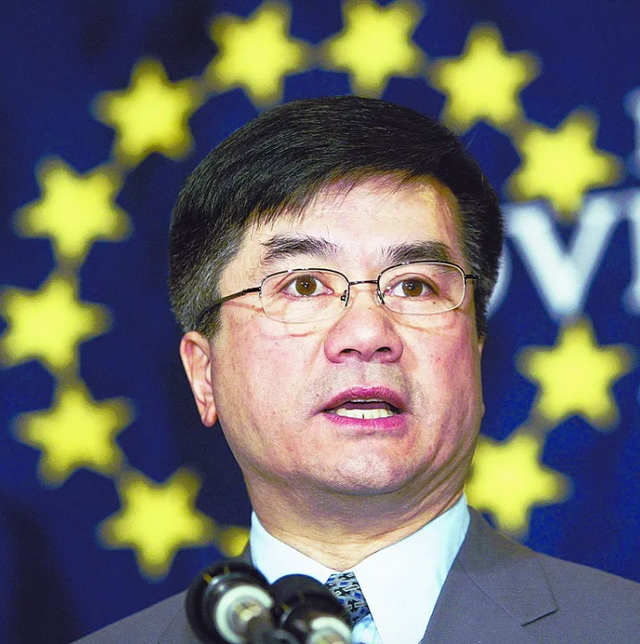 骆家辉警告中国：最好不要自主生产尖端芯片，这不是美国想看到的