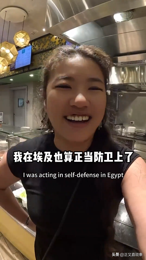 威武！俩中国女生埃及游，与当地5人互殴，完胜后获围观者竖拇指