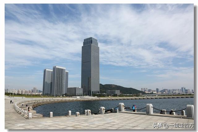 在大连陵水湾打造出的“海纳百川”国际雕塑景观带