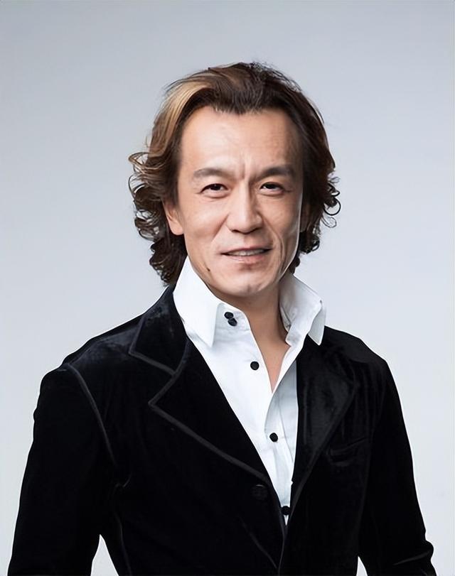 李咏也没想到，自己离世8年后，23岁的女儿就走上一条异样的道路