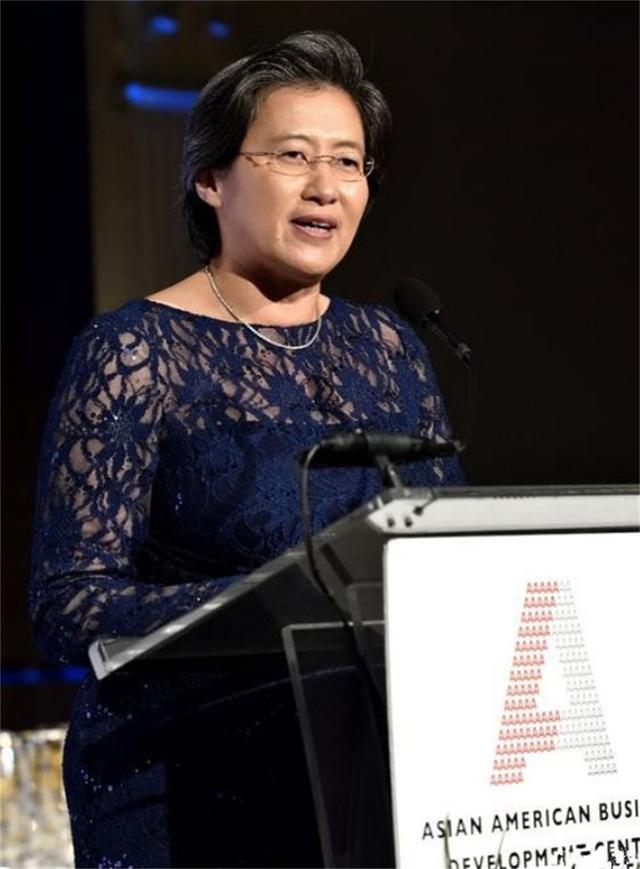 她是美科学院院长，担任美尖端芯片公司CEO，却顶风为中国造芯片