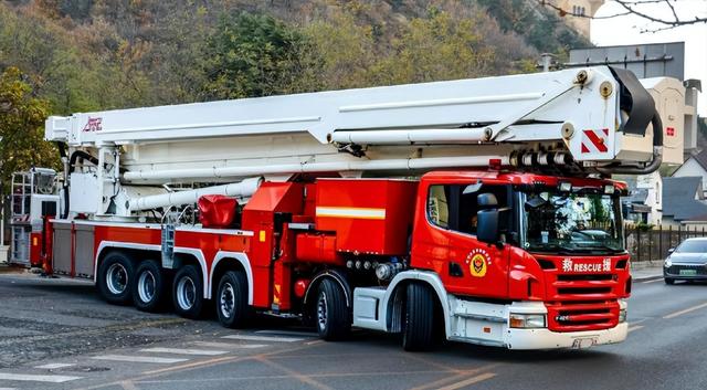 一辆进口消防车2400万！中国连航母都能造，为何却造不出消防车？