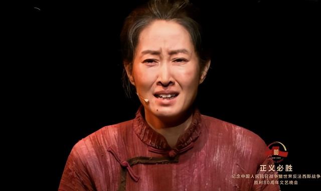 被央视怒批、脑袋空空，德不配位，难怪阅兵从不邀请“流量”明星
